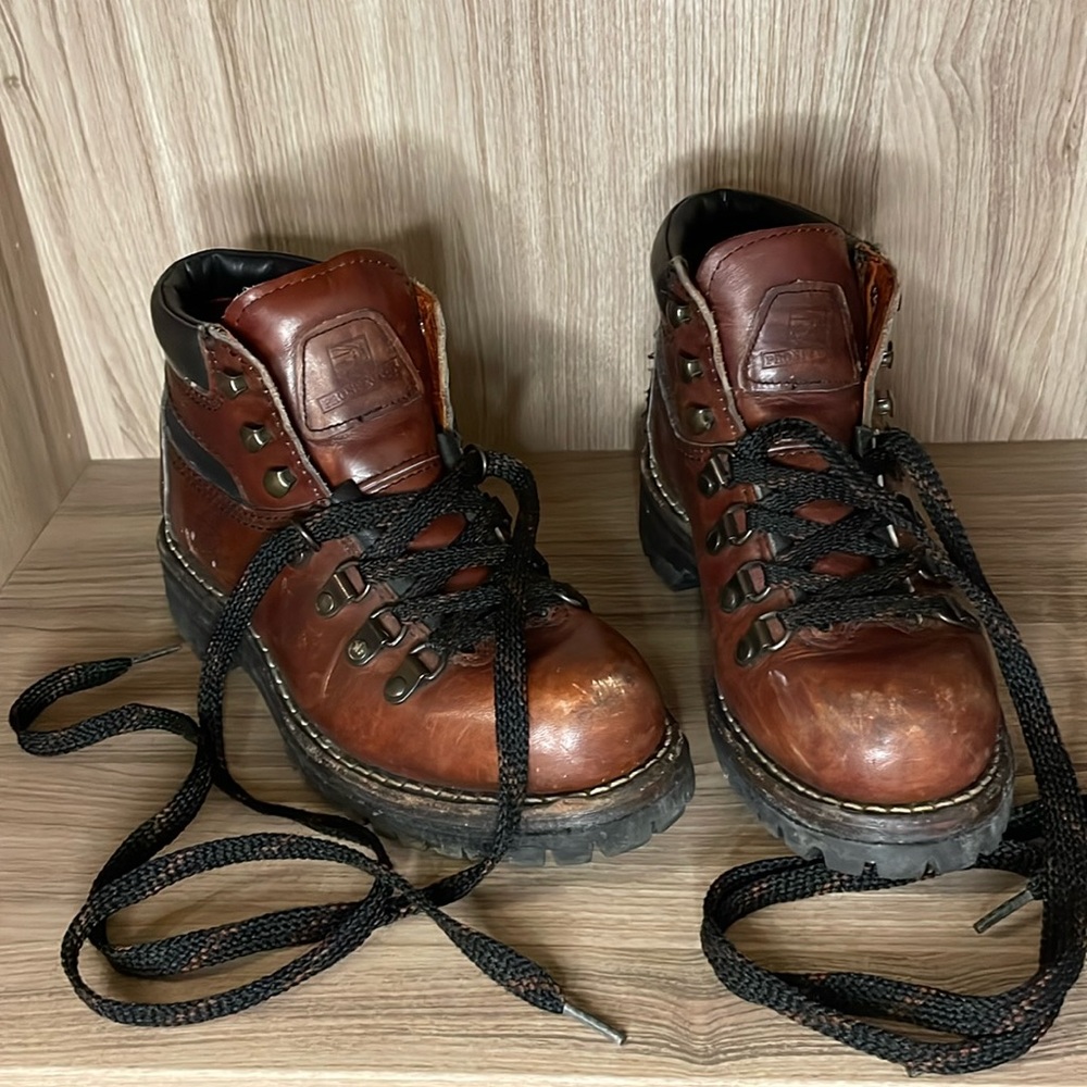 Brown Leather Prospector hiking boots, vintage look and feel
